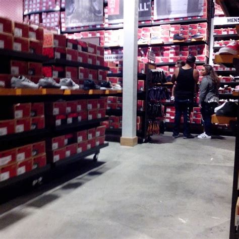 vans san ysidro.